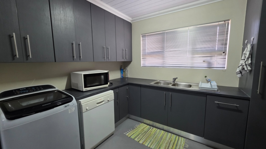 4 Bedroom Property for Sale in Hartenbos Heuwels Western Cape